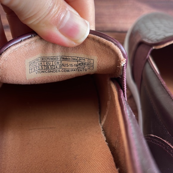 (NWOT T)Vionic Shoes Size 7.5 - Picture 6 of 7